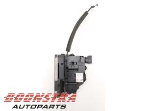 Begagnade Dörrlåsmekanism, 2-dörrars, höger Fiat Ducato (250) 2.2 D 100 Multijet Euro 4 Pris € 29,95 Marginaltabell erbjuds av Boonstra Autoparts