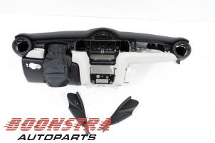Gebruikte Dashboard Mini Mini (F56) 1.5 12V Cooper Prijs € 345,95 Margeregeling aangeboden door Boonstra Autoparts