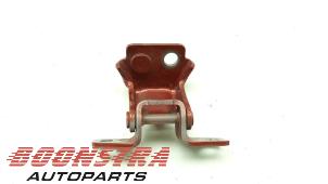 Gebruikte Scharnier deur rechts-achter Mazda CX-5 I (KE,GH) 2.0 SkyActiv-G 16V 2WD Prijs € 24,95 Margeregeling aangeboden door Boonstra Autoparts