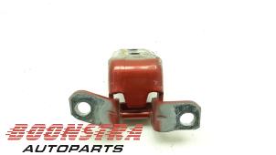 Gebruikte Scharnier deur rechts-achter Mazda CX-5 I (KE,GH) 2.0 SkyActiv-G 16V 2WD Prijs € 24,95 Margeregeling aangeboden door Boonstra Autoparts