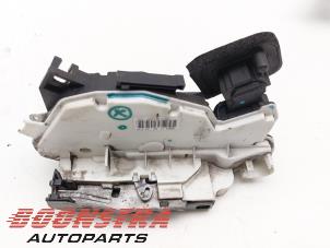 Begagnade Dörrlåsmekanism, 4-dörrars, vänster fram Volkswagen Polo V (6R) 1.6 TDI 16V 75 Pris € 24,95 Marginaltabell erbjuds av Boonstra Autoparts