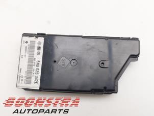 Begagnade AUX/USB-anslutning Volkswagen Multivan T5 (7E/7HC/7HF/7HM) 2.0 BiTDI DRF Pris € 30,19 Inklusive moms erbjuds av Boonstra Autoparts