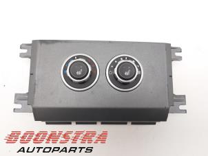 Gebruikte Schakelaar Stoelverwarming Landrover Range Rover III (LM) 3.6 TDV8 32V Prijs € 68,95 Margeregeling aangeboden door Boonstra Autoparts
