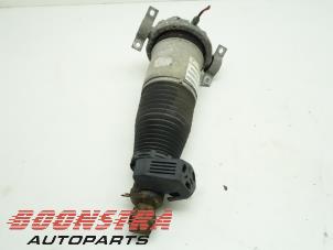 Gebruikte Veerpoot links-achter Volkswagen Touareg (7LA/7L6) 4.2 V8 40V Prijs € 48,95 Margeregeling aangeboden door Boonstra Autoparts