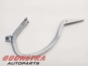 Gebruikte Scharnier Achterklep Mercedes CLA (117.3) 1.6 CLA-200 16V Prijs € 24,95 Margeregeling aangeboden door Boonstra Autoparts