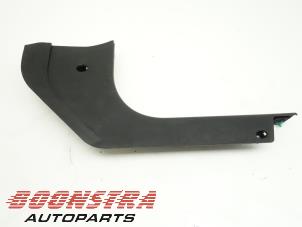 Gebruikte Stijlbekleding rechts-voor Maserati Ghibli III 3.0 Diesel Prijs € 24,95 Margeregeling aangeboden door Boonstra Autoparts