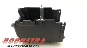 Begagnade Batterilåda Ford Fiesta 6 (JA8) 1.0 Ti-VCT 12V 65 Pris € 24,95 Marginaltabell erbjuds av Boonstra Autoparts