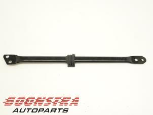 Gebruikte Draagarm rechts-voor Landrover Range Rover IV (LG) 4.4 SDV8 32V Prijs € 24,95 Margeregeling aangeboden door Boonstra Autoparts