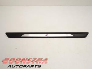 Używane Listwa ozdobna BMW 2 serie (F22) 218i 1.5 TwinPower Turbo 12V Cena € 24,95 Procedura marży oferowane przez Boonstra Autoparts