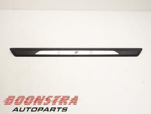 Używane Listwa ozdobna BMW 2 serie (F22) 218i 1.5 TwinPower Turbo 12V Cena € 24,95 Procedura marży oferowane przez Boonstra Autoparts