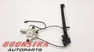 Używane Mechanizm szyby prawej przedniej wersja 2-drzwiowa Iveco Rózne Cena € 114,89 Z VAT oferowane przez Boonstra Autoparts