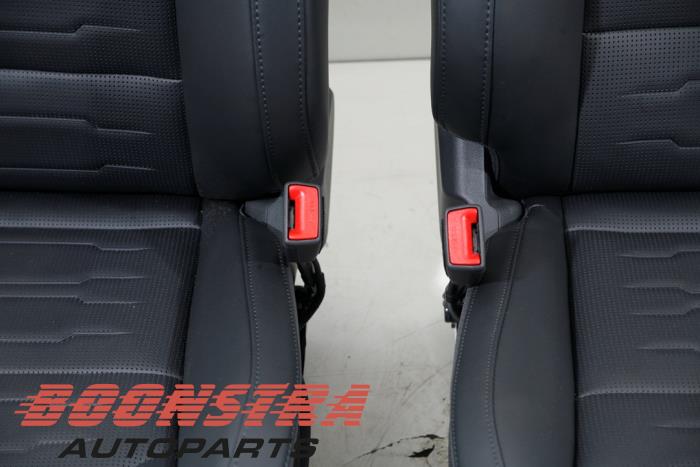 Klädsel, uppsättning (komplett) från en Kia Niro II (SG2) e-Niro 64.8 kWh 2023