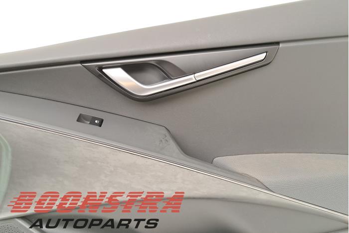 Klädsel, uppsättning (komplett) från en Kia Niro II (SG2) e-Niro 64.8 kWh 2023