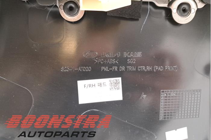 Klädsel, uppsättning (komplett) från en Kia Niro II (SG2) e-Niro 64.8 kWh 2023