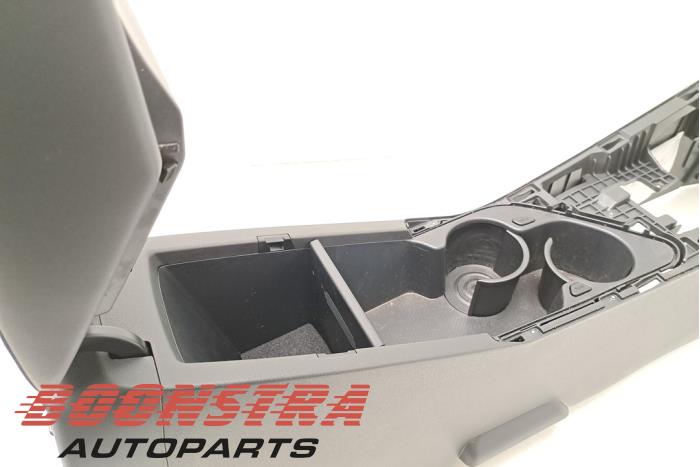 Klädsel, uppsättning (komplett) från en Kia Niro II (SG2) e-Niro 64.8 kWh 2023