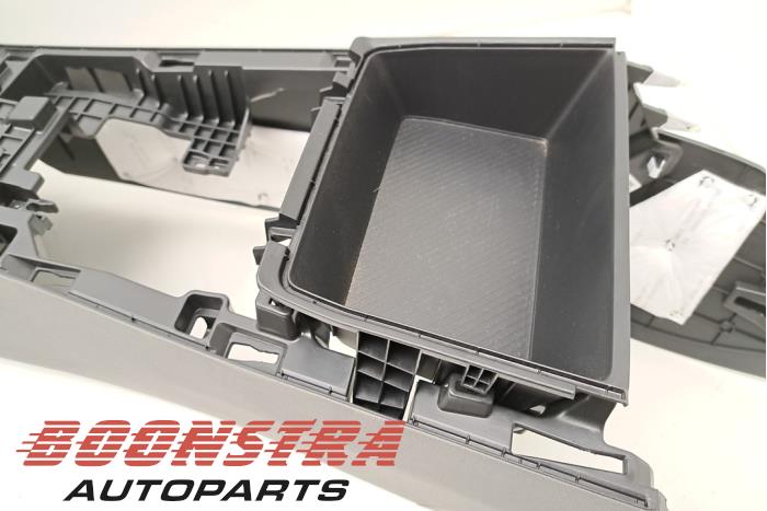 Klädsel, uppsättning (komplett) från en Kia Niro II (SG2) e-Niro 64.8 kWh 2023