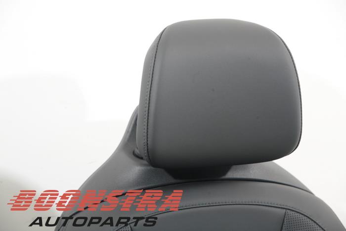 Klädsel, uppsättning (komplett) från en Kia Niro II (SG2) e-Niro 64.8 kWh 2023