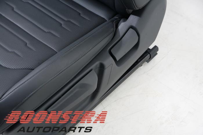 Klädsel, uppsättning (komplett) från en Kia Niro II (SG2) e-Niro 64.8 kWh 2023