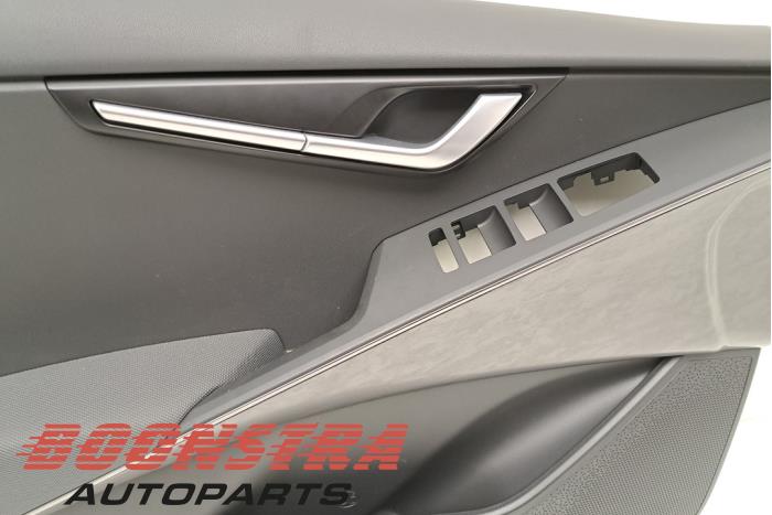 Klädsel, uppsättning (komplett) från en Kia Niro II (SG2) e-Niro 64.8 kWh 2023