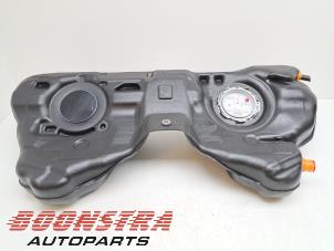 Gebruikte Tank BMW M8 Gran Coupe (F93) 4.4 Competition V8 32V Twin Turbo Prijs € 74,95 Margeregeling aangeboden door Boonstra Autoparts