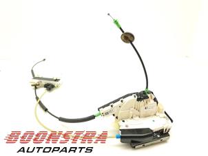 Begagnade Dörrlåsmekanism, 4-dörrars, vänster fram Tesla Model X 100D Pris € 74,95 Marginaltabell erbjuds av Boonstra Autoparts