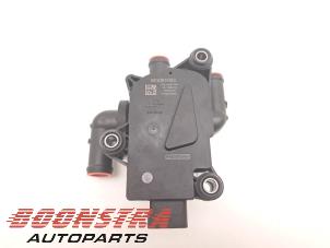 Begagnade Elektrisk värmeventil Porsche Taycan (Y1A) 4S Pris € 114,95 Marginaltabell erbjuds av Boonstra Autoparts