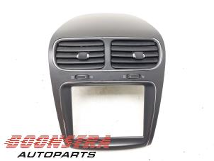 Używane Rama radia Fiat Freemont 2.0 MultiJet 170 16V Cena € 213,95 Procedura marży oferowane przez Boonstra Autoparts