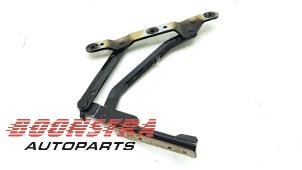 Begagnade Baklucka, gångjärn Ferrari 599 GTB/GTO 6.0 V12 48V GTB Pris € 88,95 Marginaltabell erbjuds av Boonstra Autoparts