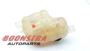 Używane Zbiornik rozprezny Fiat Freemont 2.0 MultiJet 170 16V Cena € 79,95 Procedura marży oferowane przez Boonstra Autoparts