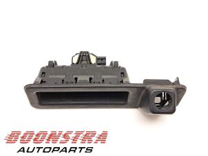 Gebruikte Kofferdeksel Handgreep BMW 5 serie Touring (G31) 530e xDrive 2.0 Turbo 16V Prijs € 24,95 Margeregeling aangeboden door Boonstra Autoparts