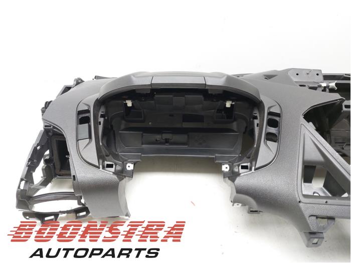 Dashboard van een Ford Transit Custom 2.2 TDCi 16V 2014