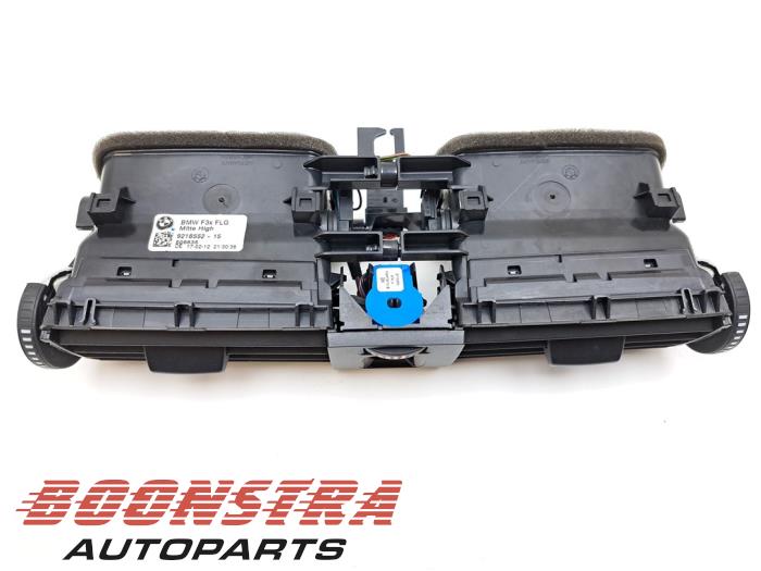 Luftmunstycke, instrumentbräda från en BMW 3 serie (F30) 320d 2.0 16V EfficientDynamicsEdition 2012