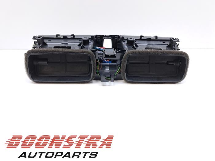 Luftmunstycke, instrumentbräda från en BMW 3 serie (F30) 320d 2.0 16V EfficientDynamicsEdition 2012