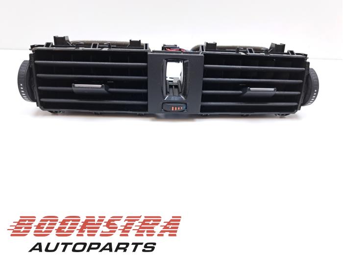 Luftmunstycke, instrumentbräda från en BMW 3 serie (F30) 320d 2.0 16V EfficientDynamicsEdition 2012