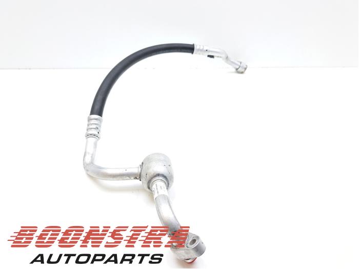 Luftkonditioneringsledning från en Ford Fiesta Active 1.0 EcoBoost 12V Hybrid 125 2022