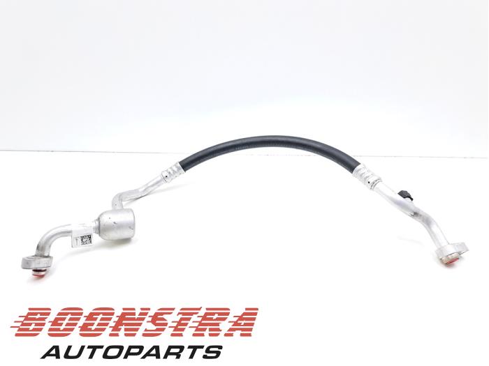 Luftkonditioneringsledning från en Ford Fiesta Active 1.0 EcoBoost 12V Hybrid 125 2022