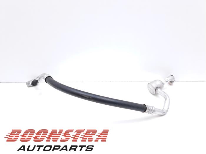 Luftkonditioneringsledning från en Ford Fiesta Active 1.0 EcoBoost 12V Hybrid 125 2022