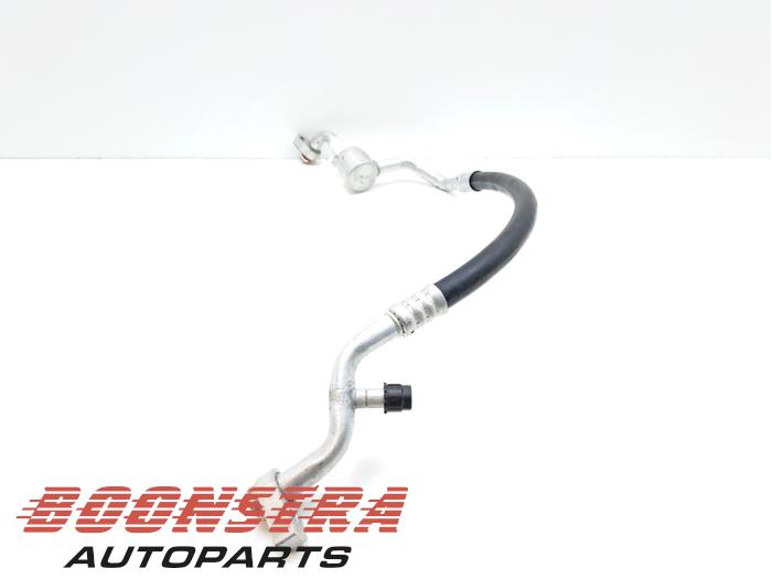 Luftkonditioneringsledning från en Ford Fiesta Active 1.0 EcoBoost 12V Hybrid 125 2022