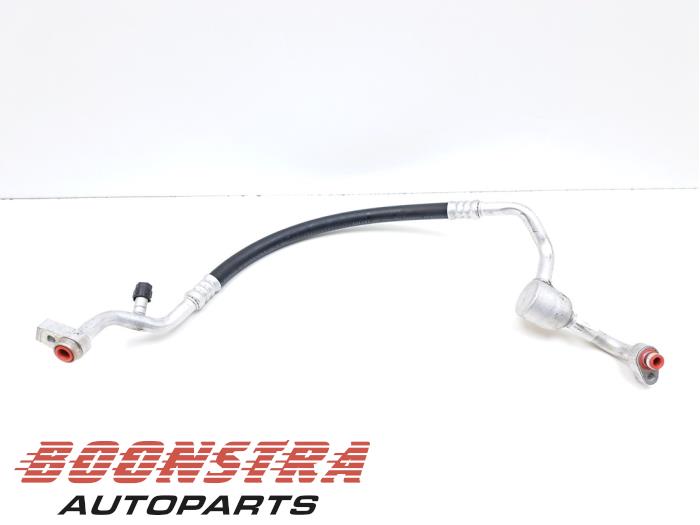 Luftkonditioneringsledning från en Ford Fiesta Active 1.0 EcoBoost 12V Hybrid 125 2022