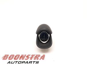 Używane Zegar Maserati Ghibli III 3.0 Diesel Cena € 168,95 Procedura marży oferowane przez Boonstra Autoparts