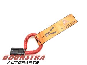 Gebruikte Kabel (diversen) Tesla Model X 100D Prijs € 34,95 Margeregeling aangeboden door Boonstra Autoparts