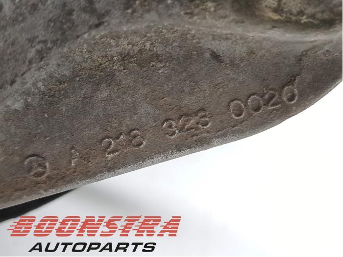 Stötdämparstång, vänster fram från en Mercedes-Benz CLS (C218) 350 CDI BlueEfficiency 3.0 V6 24V 2013