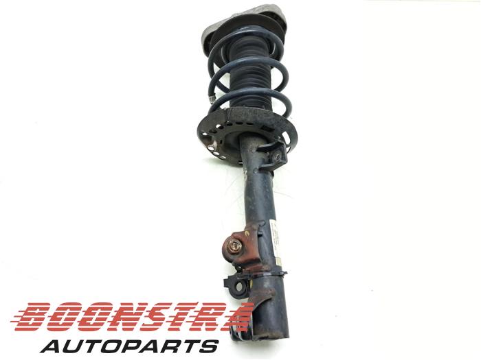 Stötdämparstång, vänster fram från en Mercedes-Benz CLS (C218) 350 CDI BlueEfficiency 3.0 V6 24V 2013