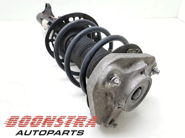 Stötdämparstång, vänster fram från en Mercedes-Benz CLS (C218) 350 CDI BlueEfficiency 3.0 V6 24V 2013