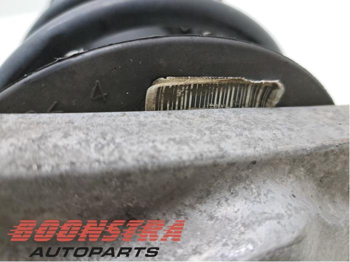 Stötdämparstång, vänster fram från en Mercedes-Benz CLS (C218) 350 CDI BlueEfficiency 3.0 V6 24V 2013