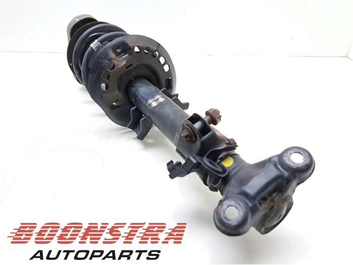 Stötdämparstång, vänster fram från en Mercedes-Benz CLS (C218) 350 CDI BlueEfficiency 3.0 V6 24V 2013