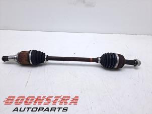 Begagnade Drivaxel, vänster fram Mitsubishi Space Star (A0) 1.0 12V Pris € 34,95 Marginaltabell erbjuds av Boonstra Autoparts