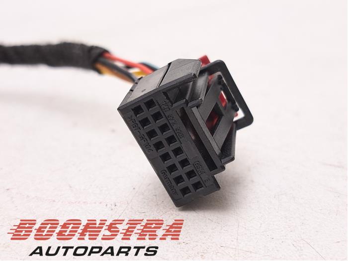 Skärmspegel, vänster från en Volkswagen Tiguan (5N1/2) 1.4 TSI 16V 4Motion 2013