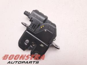 Begagnade Låsmekanism, baklucka Renault Clio IV Estate/Grandtour (7R) 0.9 Energy TCE 12V Pris € 24,95 Marginaltabell erbjuds av Boonstra Autoparts