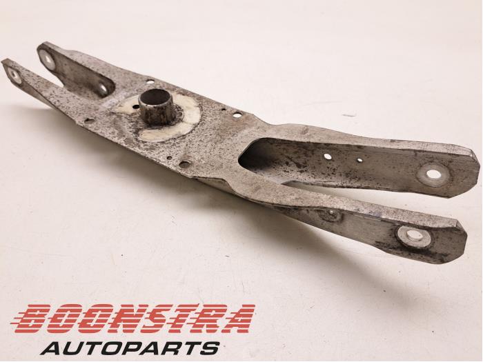 Bakre gaffelben, höger från en Mercedes-Benz A (177.0) 1.3 A-200 Turbo 16V 2019